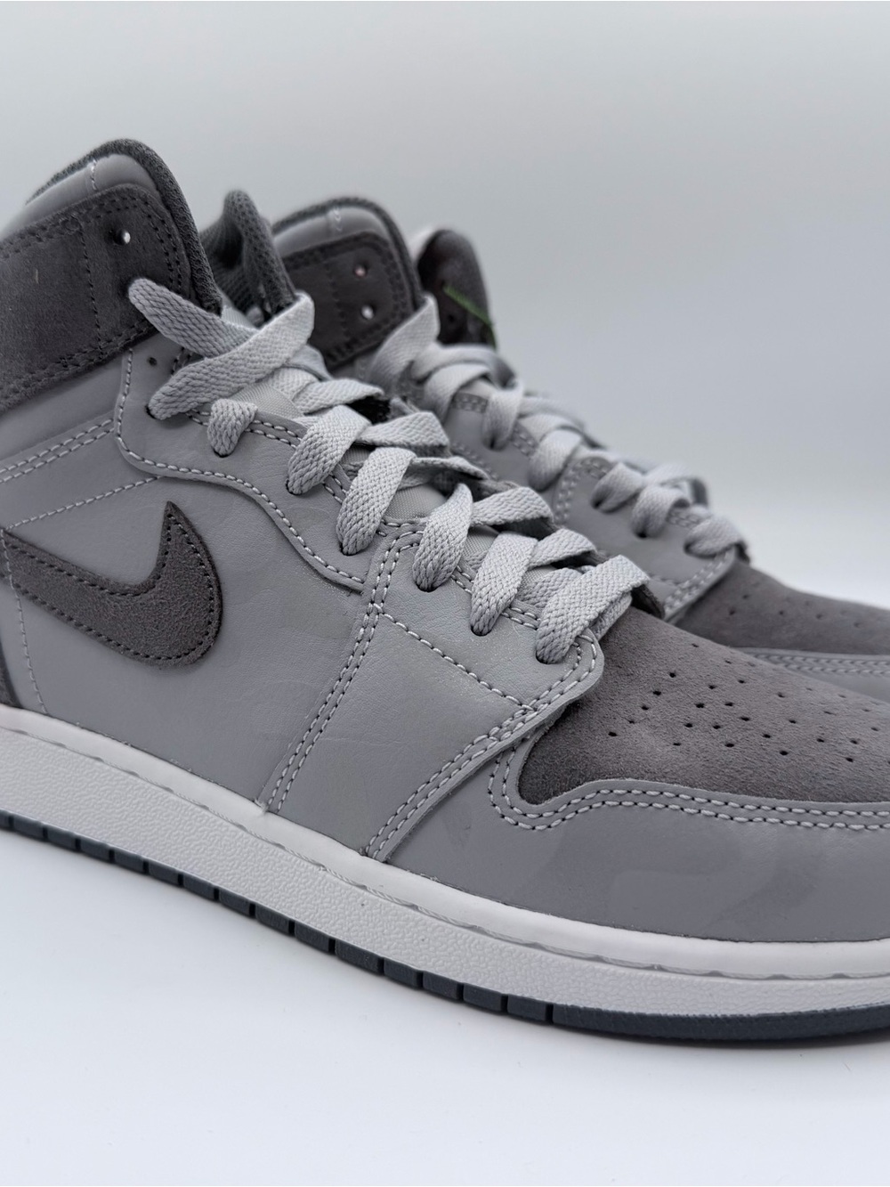 Jordan Retro 1 High Wolf Grey